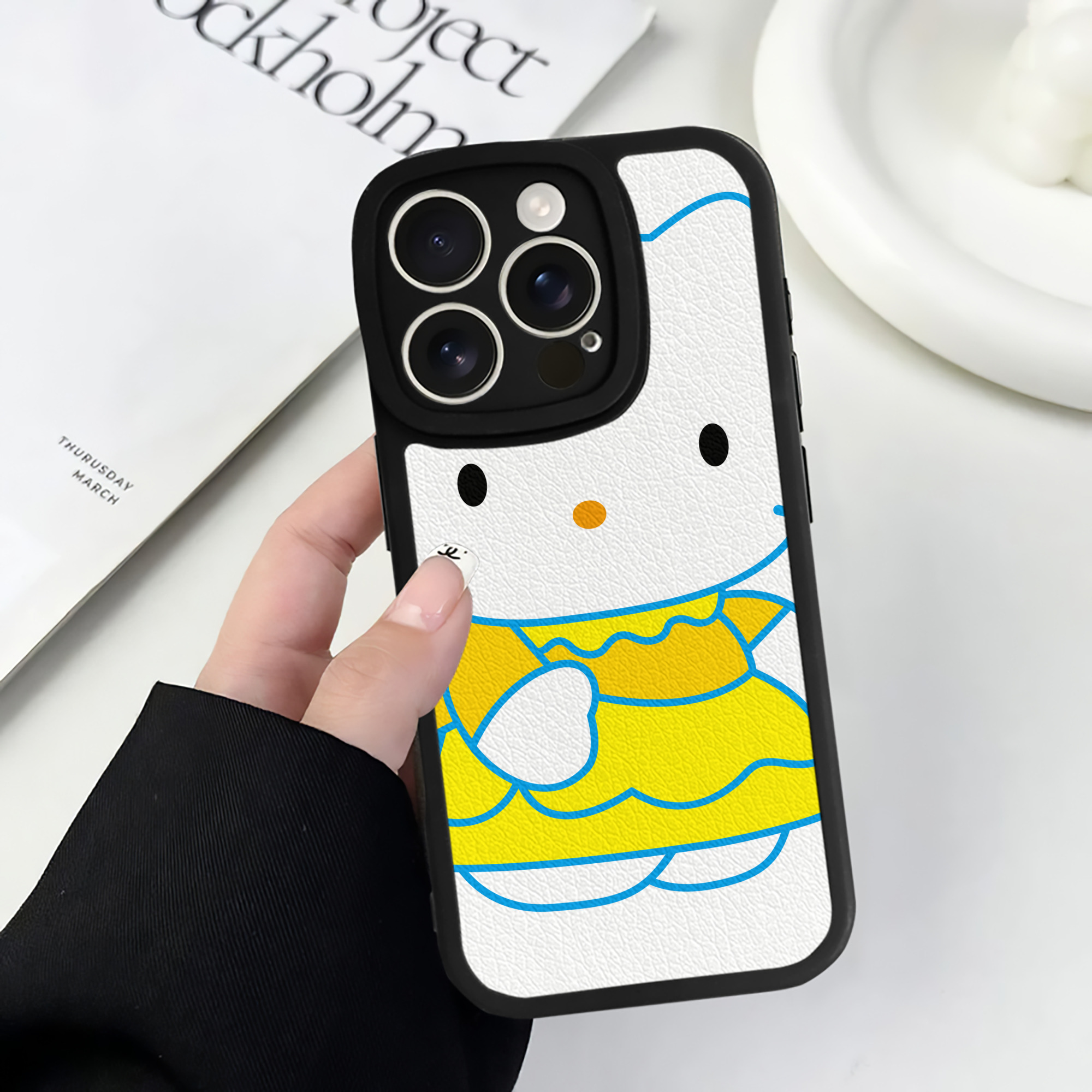 （画像用） Hello Kitty ハローキティ 【iPhone 16シリーズ対応】シリコンスマホケース（レザー調） 材質：シリコン